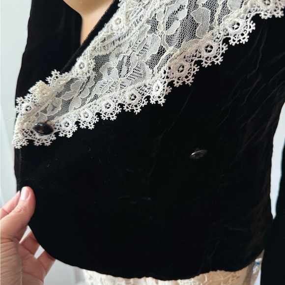Vintage 90s | Cachet | black with ivory lace collar coquette velvet blazer S 🖤 - Picture 9 of 12